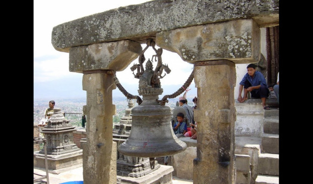 Покхара и допотопные колокола Непала.