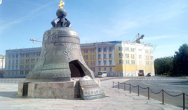 Царь-Колокол и Царь-Пушка. Два объекта — один замысел. Но не та эпоха.