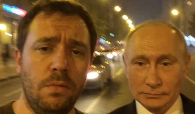 У некоторых популярных блогеров "от народа" в архивах часто бывают интересные селфи...