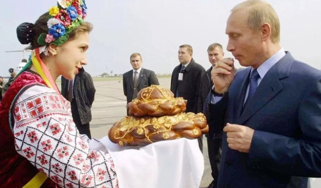 Кокошники реально ОЧЕНЬ популярны - Путин же врать не станет!...