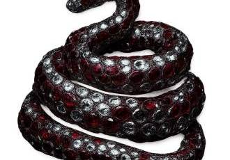 Зато - вся такая модная и