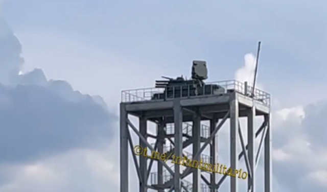 Панцири всякие на вышки ставят - чтобы дронам было легче по ним попасть?