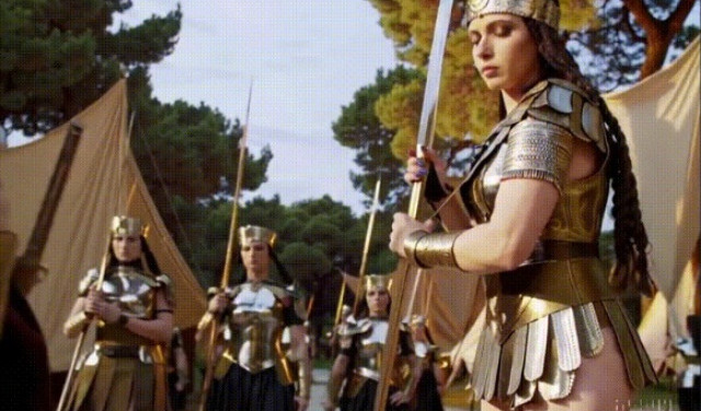 А что будет, если набрать армию только из женщин?)))