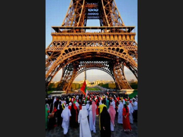 Что общего у этого "Свободу Палестине" и "По центру принятия решений"?