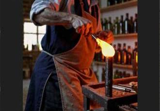 Рассказывать про стекло разноцветное с раскопок 