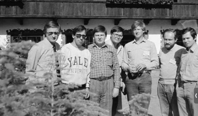 Экономика РФ как бортовое подразделение иностранных школ: хроника одного «совпадения»