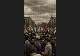 Вот в 1991-м - народ сам типа сбросил тиранию...